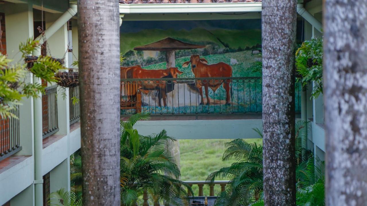 Hotel Y Restaurante Meson Del Gitano Caucasia Екстер'єр фото