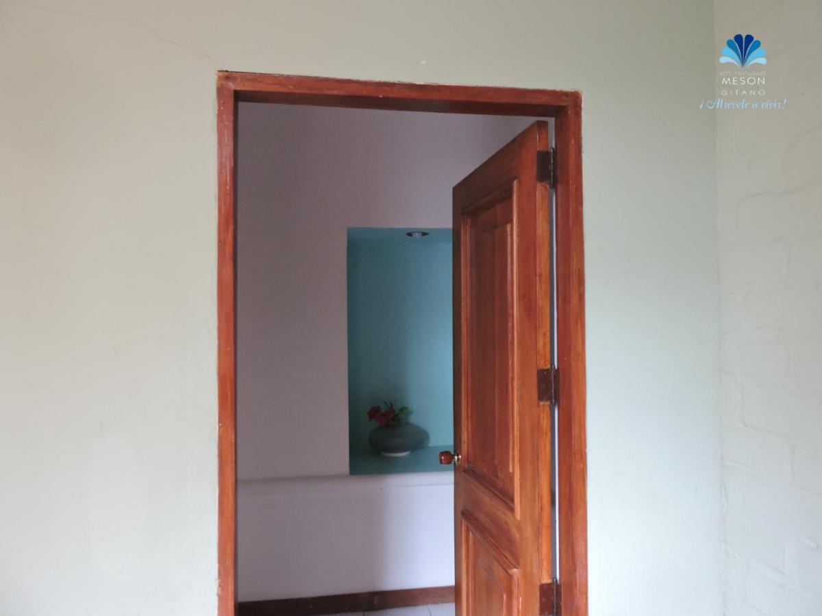 Hotel Y Restaurante Meson Del Gitano Caucasia Номер фото